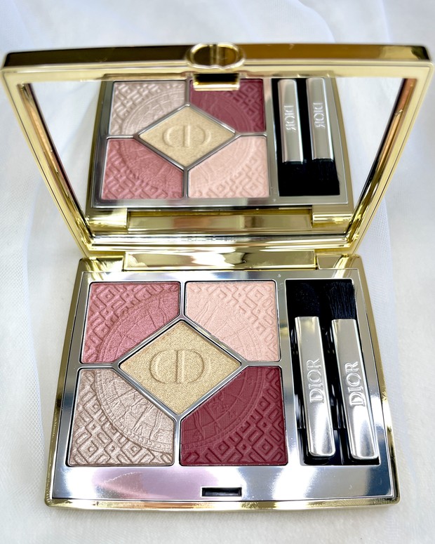 ディオール〉クリスマスコフレ・ホリデー2024を一足早くスウォッチ