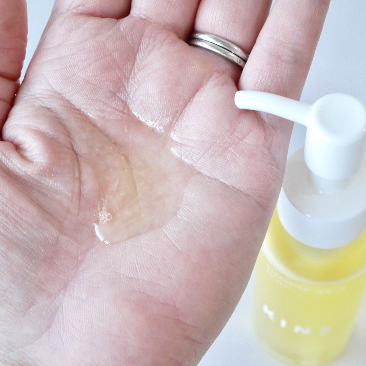 KINSクレンジング 天然由来 ダブル洗顔不要 発酵成分 肌負担軽減 滝沢