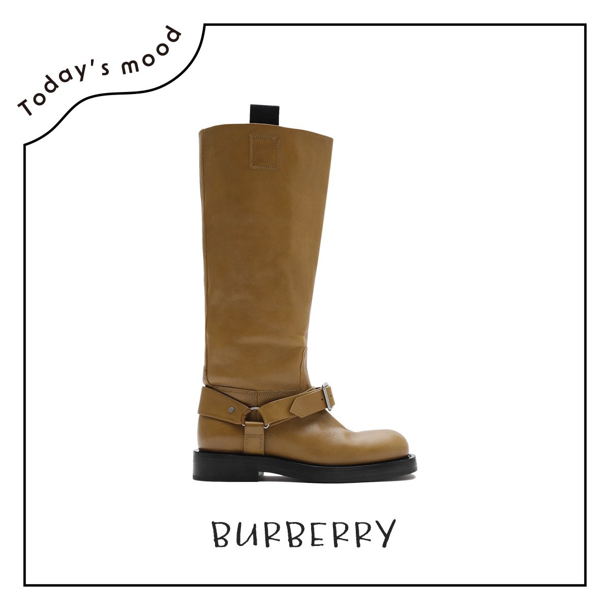 旬の足もとで、2025年のスタートを切る。【バーバリー】のロングブーツ
