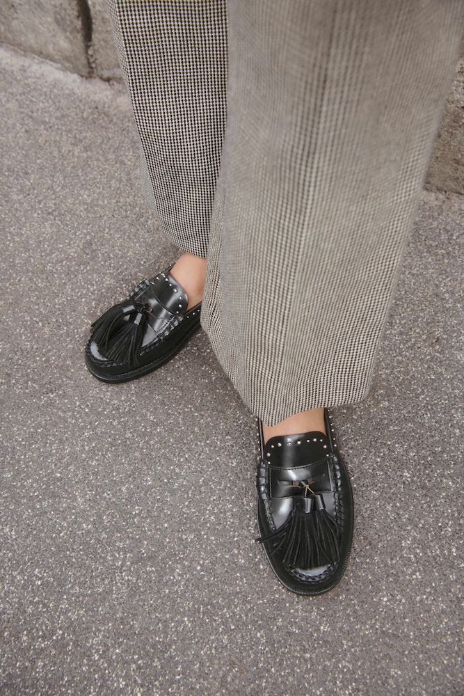 ウィークエンド マックスマーラ】Sebagoとコラボした限定ローファーが