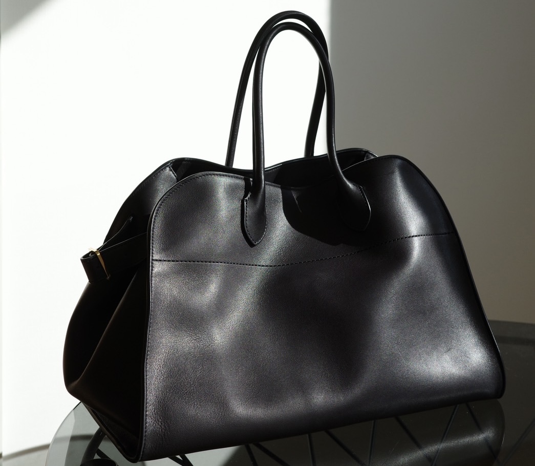 ザ・ロウ】一生ものバッグに「マルゴー15」を選んだ理由【チームCLASSY