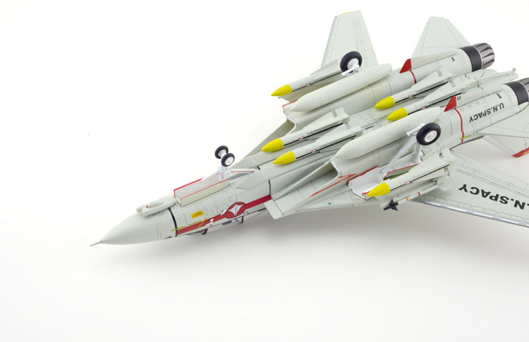 Calibre Wings 1:72 F-14J Robotech Rick Hunter PVC Fighter Plane