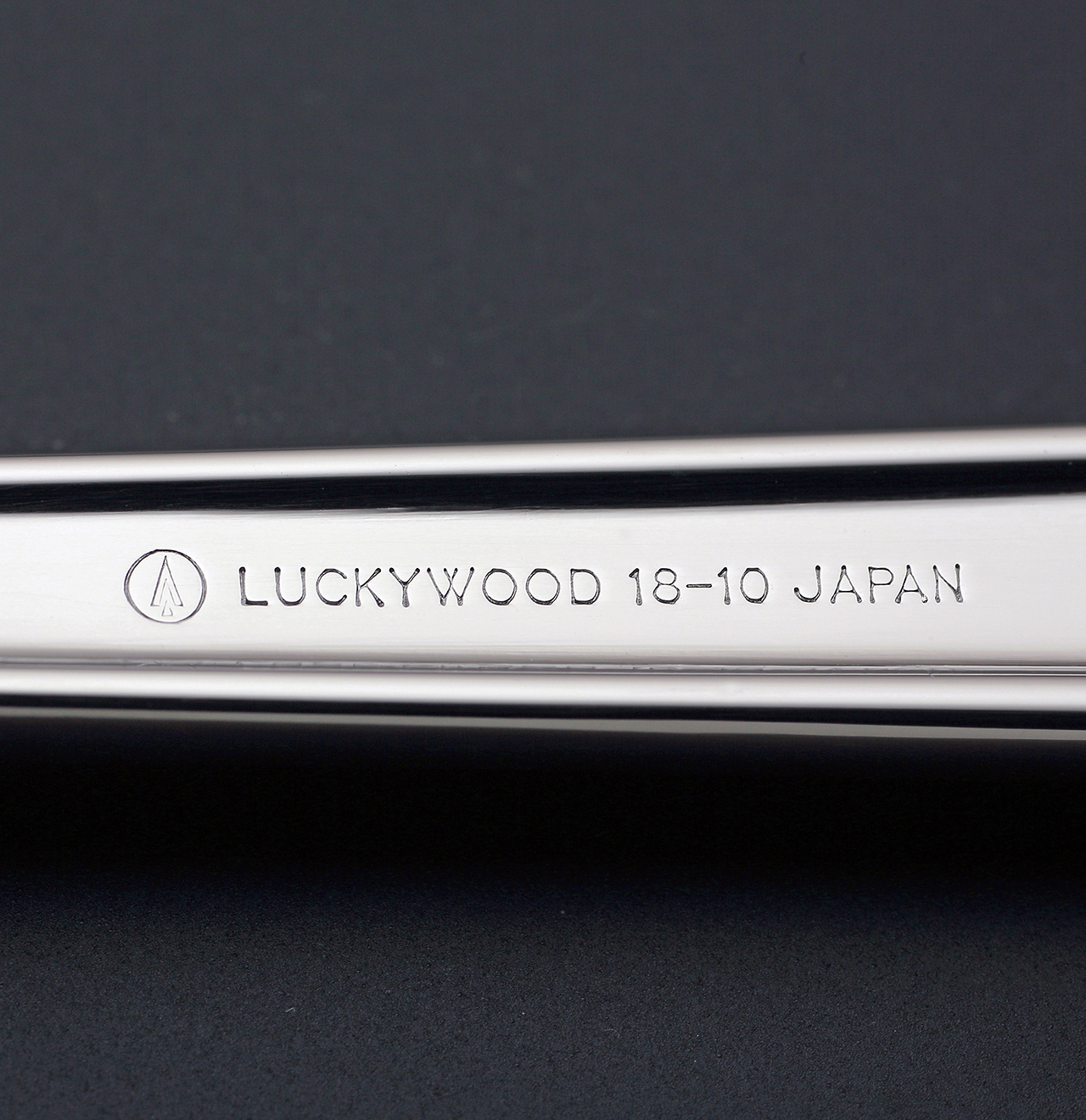 国産カトラリーのトップブランドラッキーウッド エメラルド金彩 25pcs