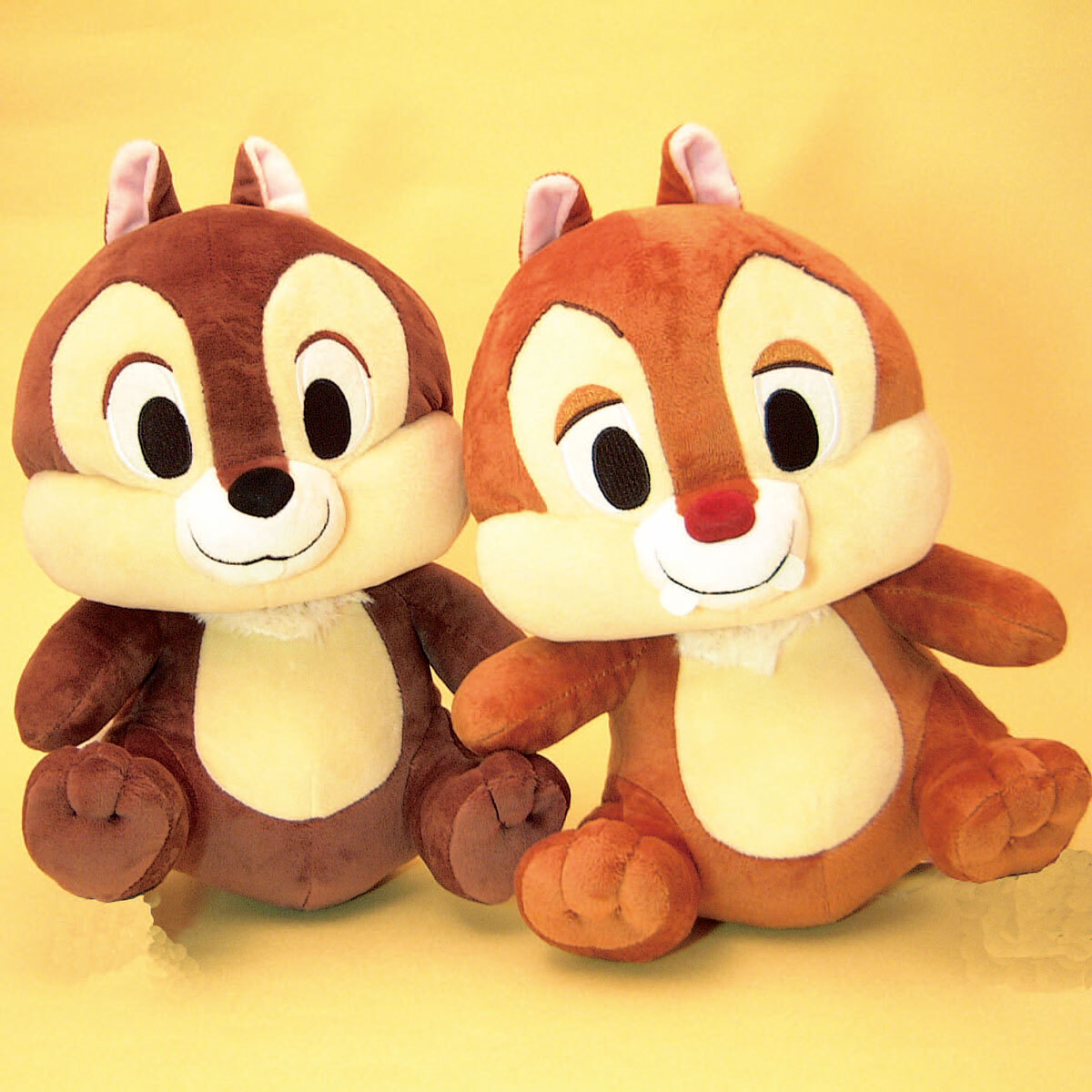 Disneyディズニー人気のチップ&デールぬいぐるみ(MLサイズ)と木製