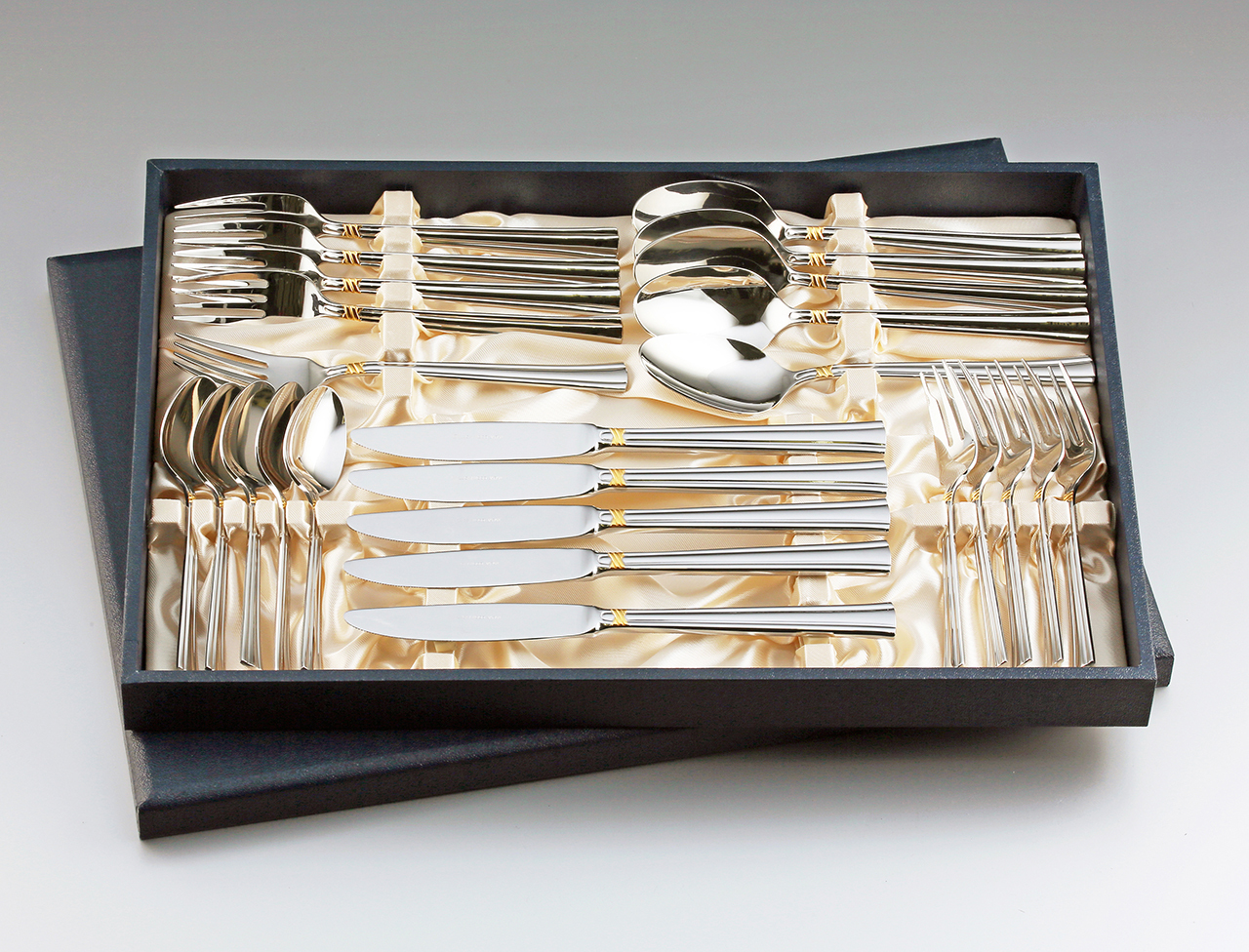 国産カトラリーのトップブランドラッキーウッド エメラルド金彩 25pcs