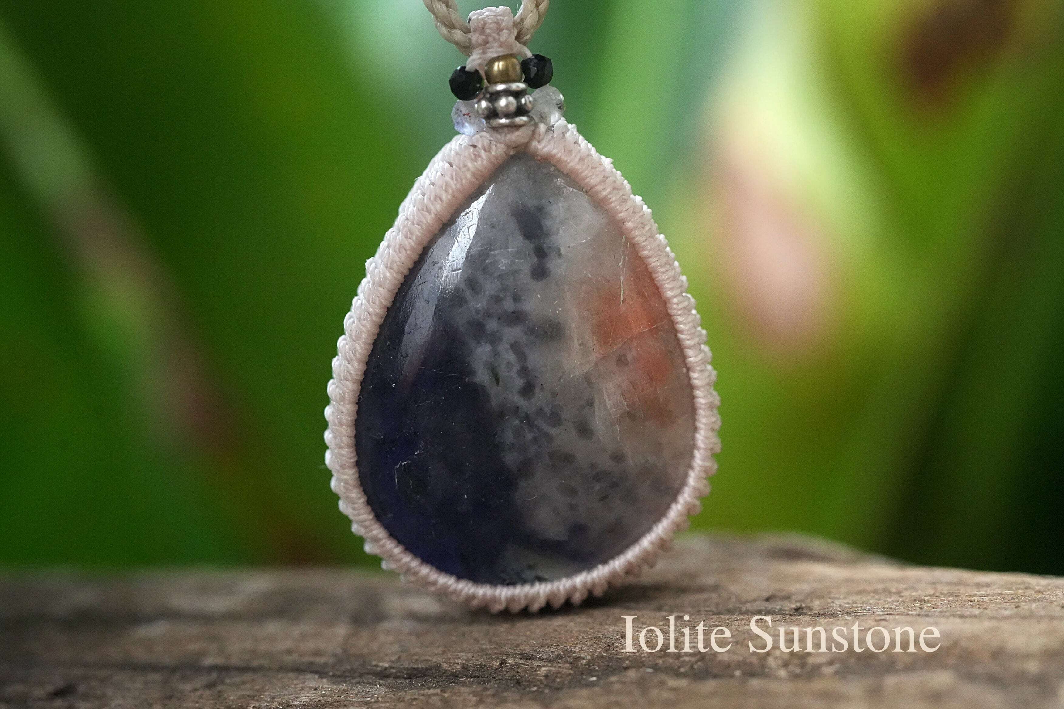 天然石】【ハンドメイド】2色☆iolite sunstone マクラメネックレス