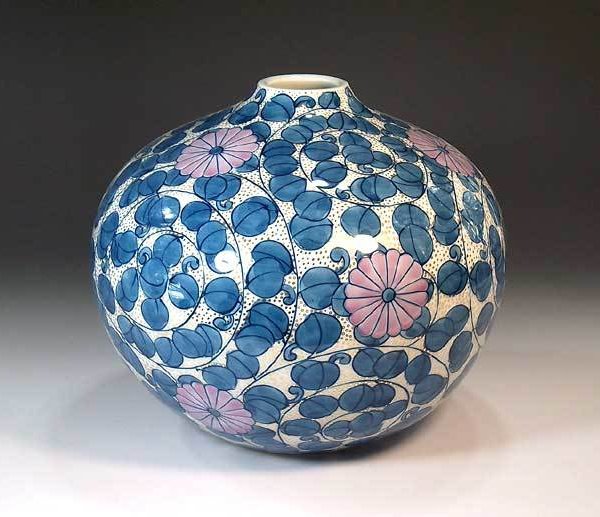 有田焼 陶芸家 藤井錦彩作】有田焼美術品 染錦金彩菊唐草文様飾り花瓶