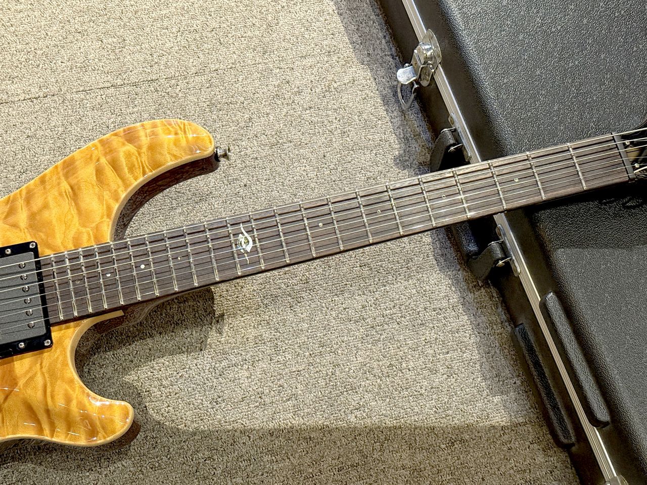 DEAN Hardtail Pro Tremolo Quilt Maple Top Trans Amber（中古