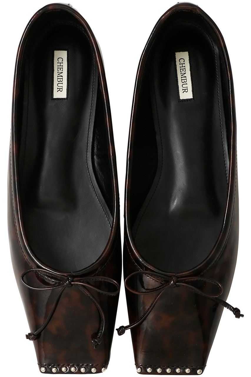 CHEMBUR(チェンバー)｜スクエアトゥスタッズパテントバレエシューズ