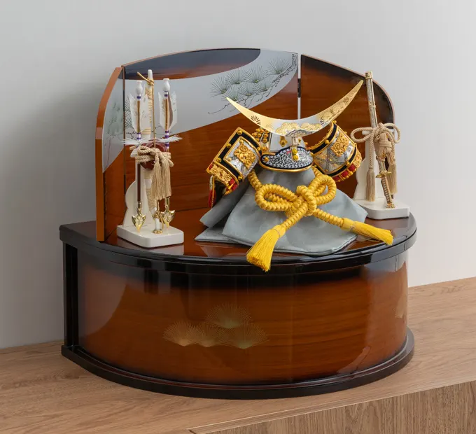 五月人形「銀に松葉の兜（収納タイプ）」｜五月人形の通販 ふらここ