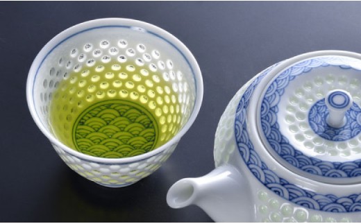 波佐見焼】【水晶が映し出す神秘的なお茶の色】水晶青海波 急須 茶器