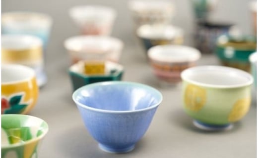 九谷焼《小松彩盃集》— 作家20名による至高のぐい呑みコレクション