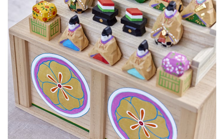 奈良一刀彫おひな様 段雛【中】土井 志清作 繊細な色彩が魅力