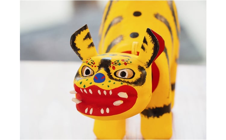 ふるさと納税】首振りとら Mサイズ 黄色 伝統工芸品 張り子 干支 寅年