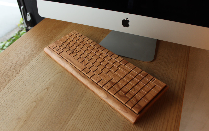 Hacoa】無機質なパソコン周りに温もりをプラスする木製キーボード