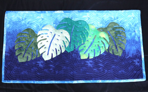 ハワイアンキルト モンステラのタペストリー - 高知県室戸市｜ふるさと