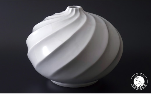 ふるさと納税限定品】 人間国宝 井上萬二作 白磁渦文壷 A5000-16