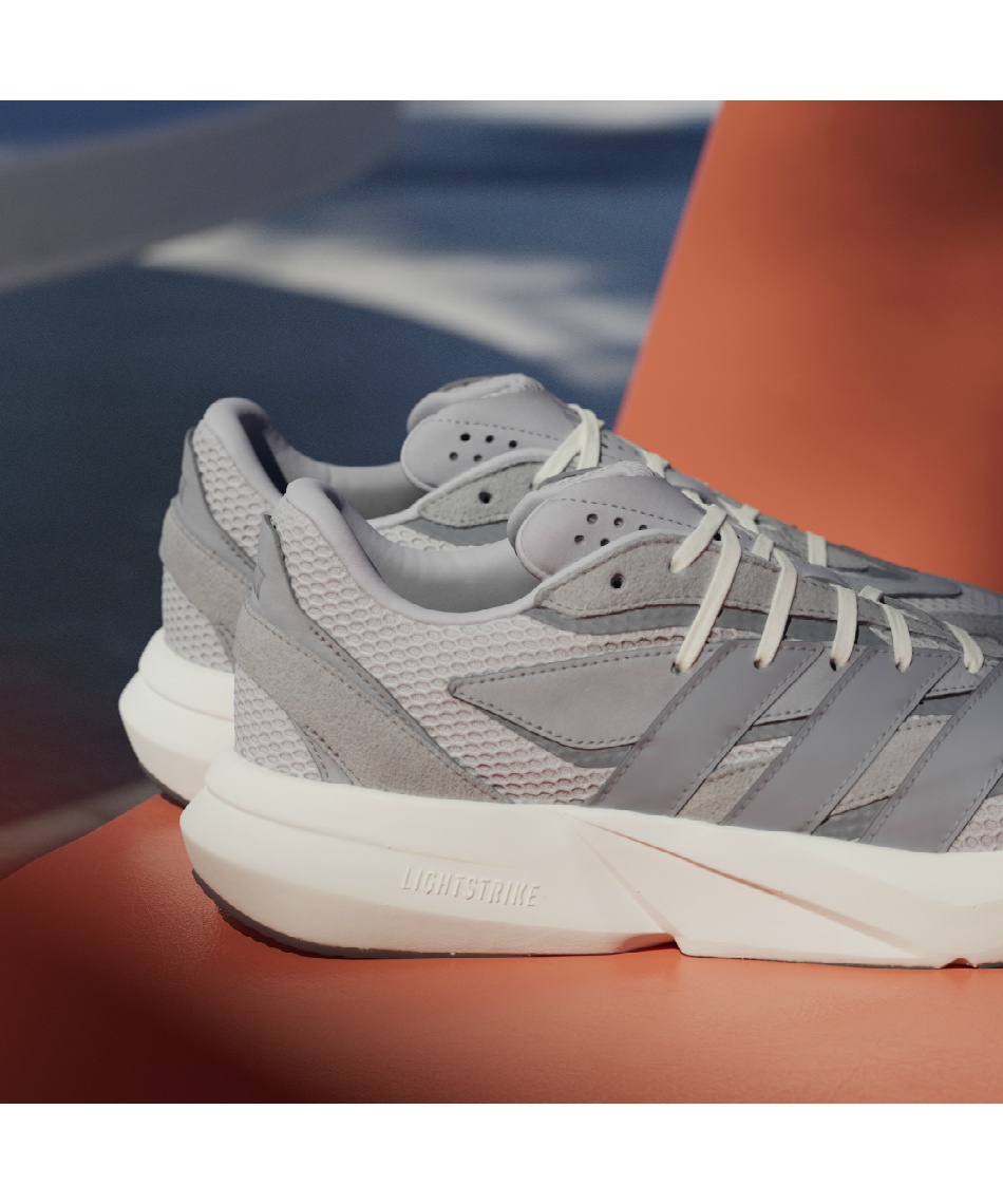 2月28日まで30％OFFクーポン配布中】スニーカー ライトブレイズ