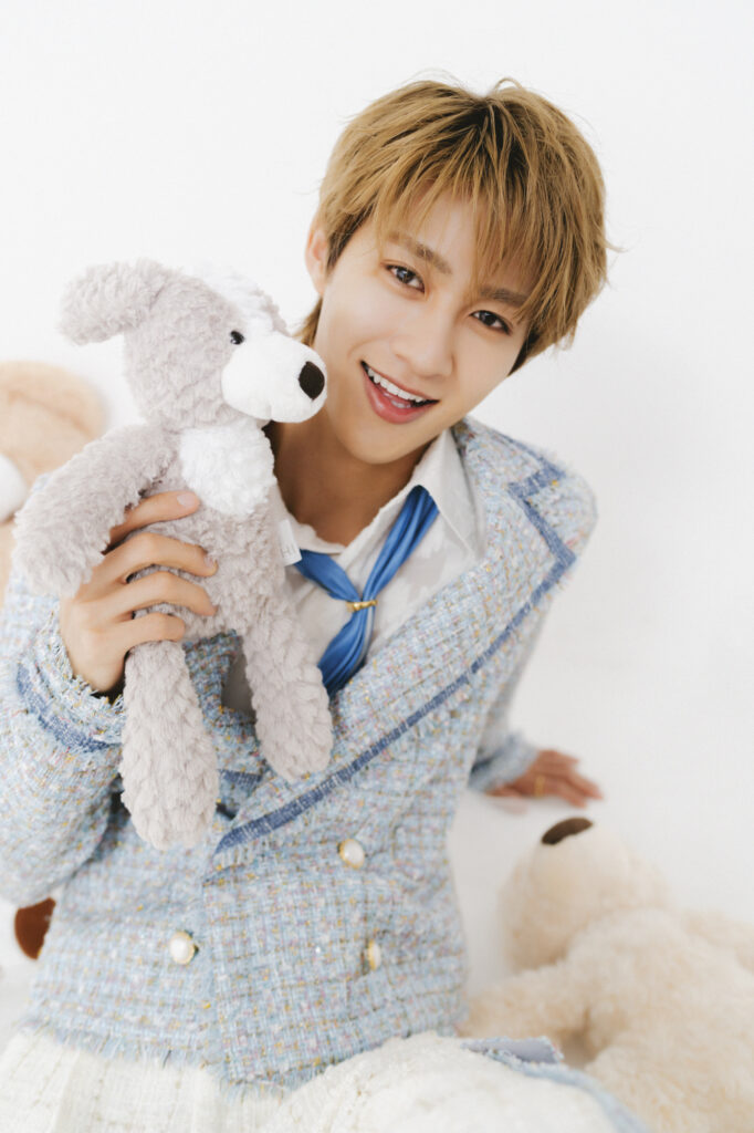 M!LK】ぬいぐるみとの撮影は「ちょっと照れくさかったです（笑）」 - JJ