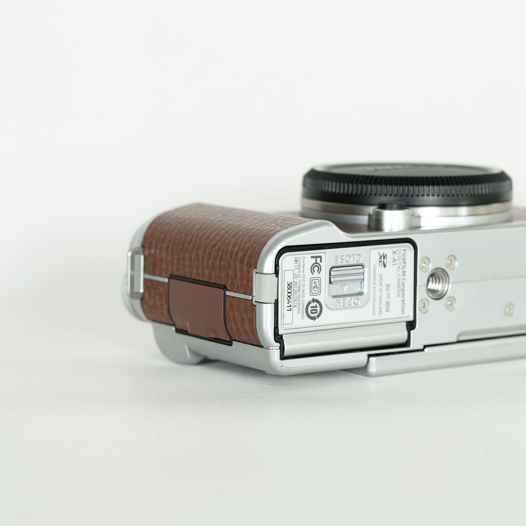 FUJIFILM X-A1 ボディ ブラウンの出品 | ONE SCENE（ワンシーン）