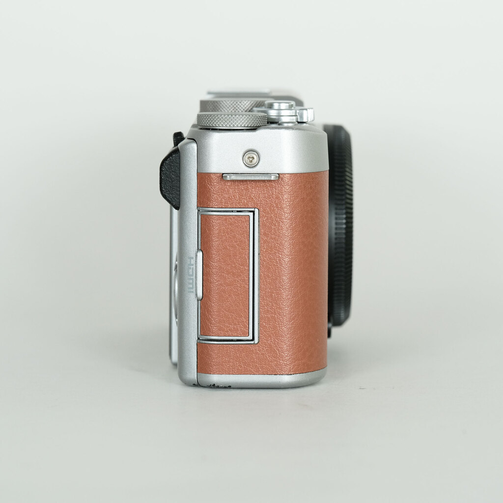 FUJIFILM X-A5 ボディ ブラウンの出品 | ONE SCENE（ワンシーン）