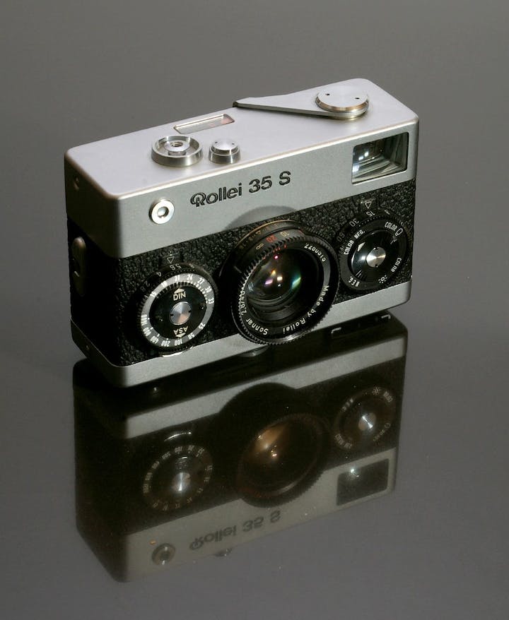 Rollei 35を徹底解説。作例から中古価格・使い方まで | ONE SCENE