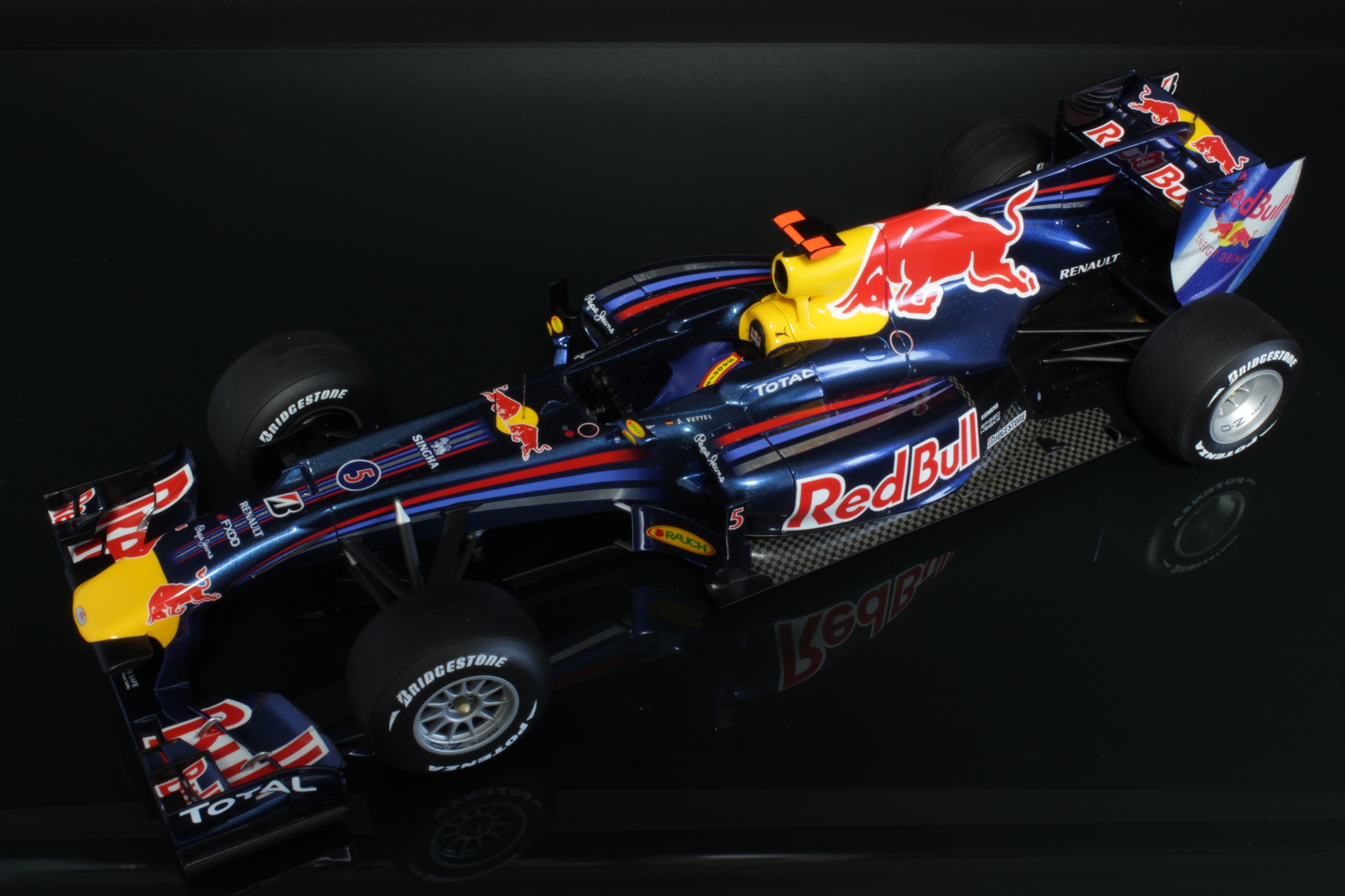 タミヤ 1/20 レッドブル レーシングルノー RB6｜車・AUTO｜プラモデル