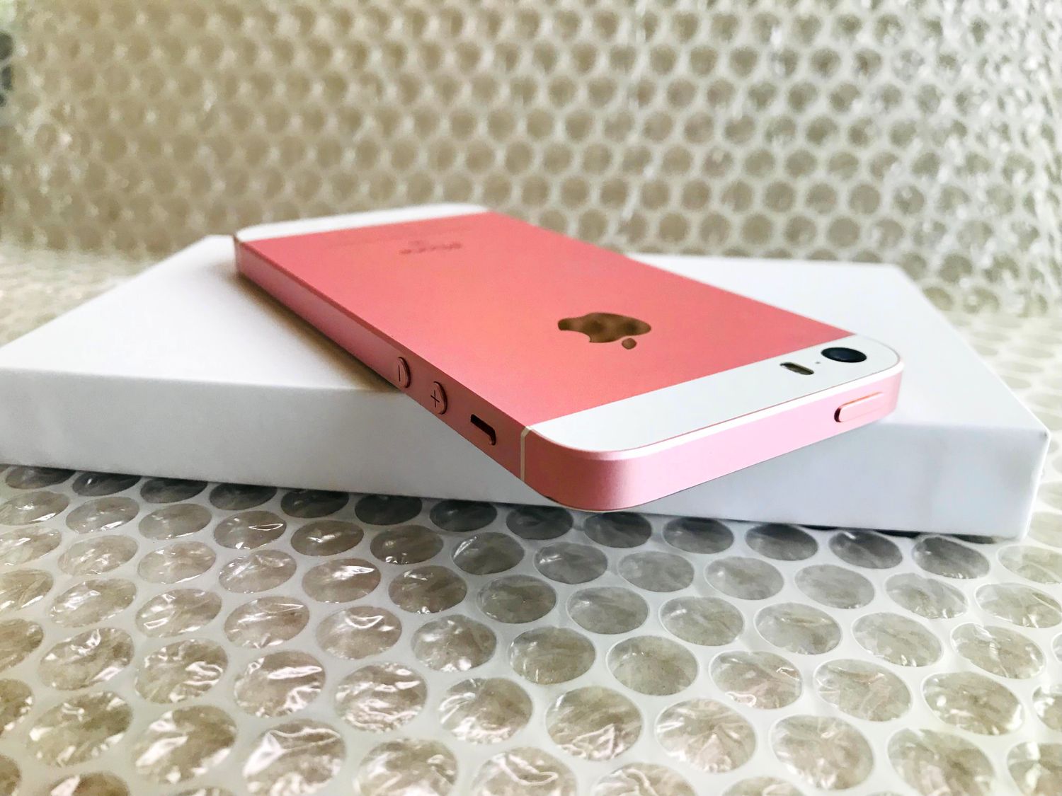 ムスビー｜美品 電池100％ iPhoneSE 128GB Rose Gold SIMフリー 第1