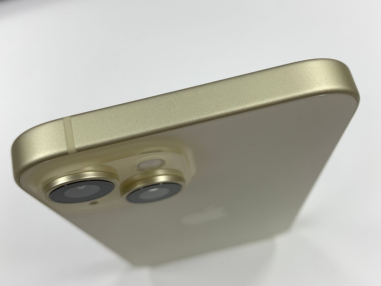 ムスビー｜【モバイルBOX】 電池87%SIMフリー iPhone15 128GB イエロー