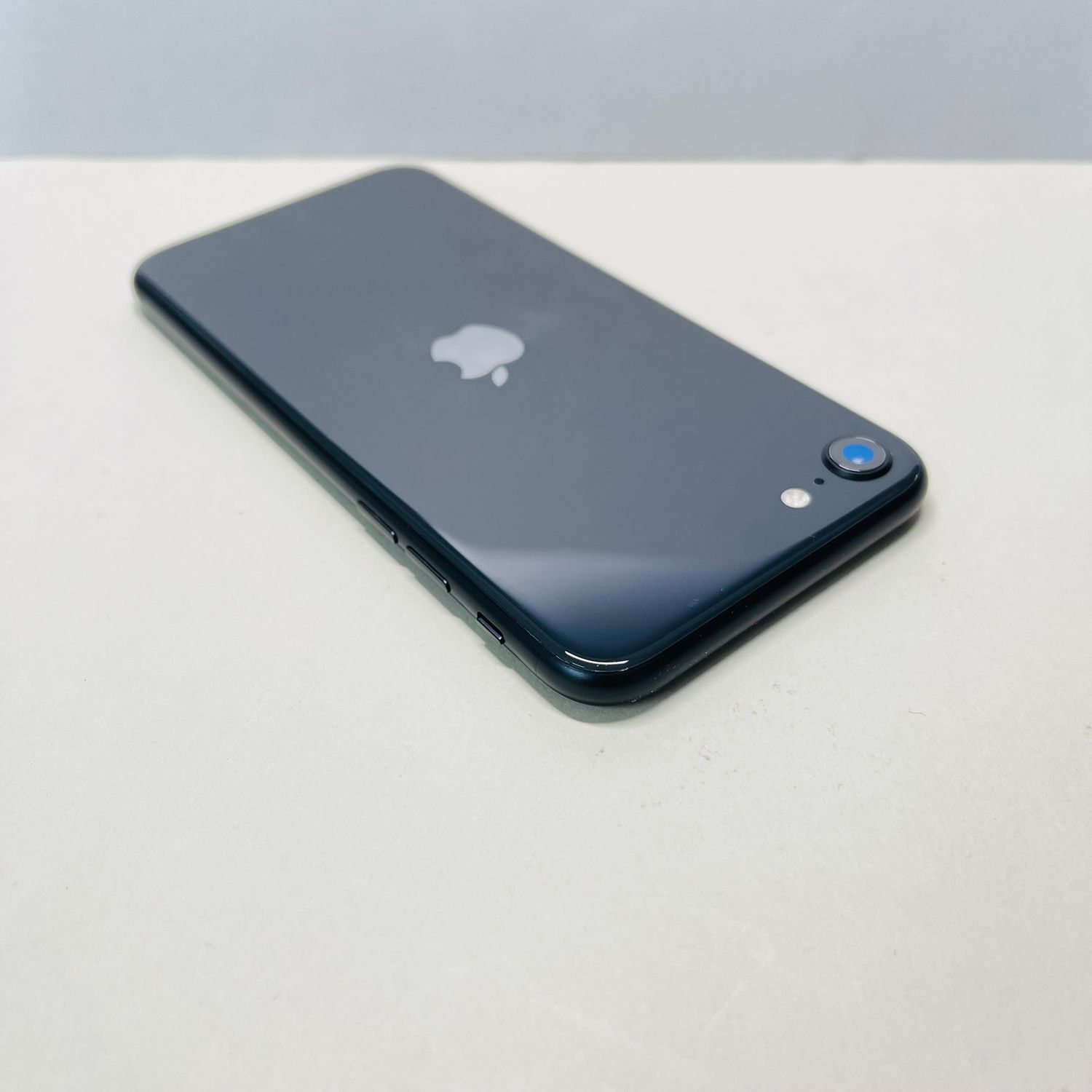 ムスビー｜iphone SE 第2世代 128GB SIMフリ－バッテリー100% 0255