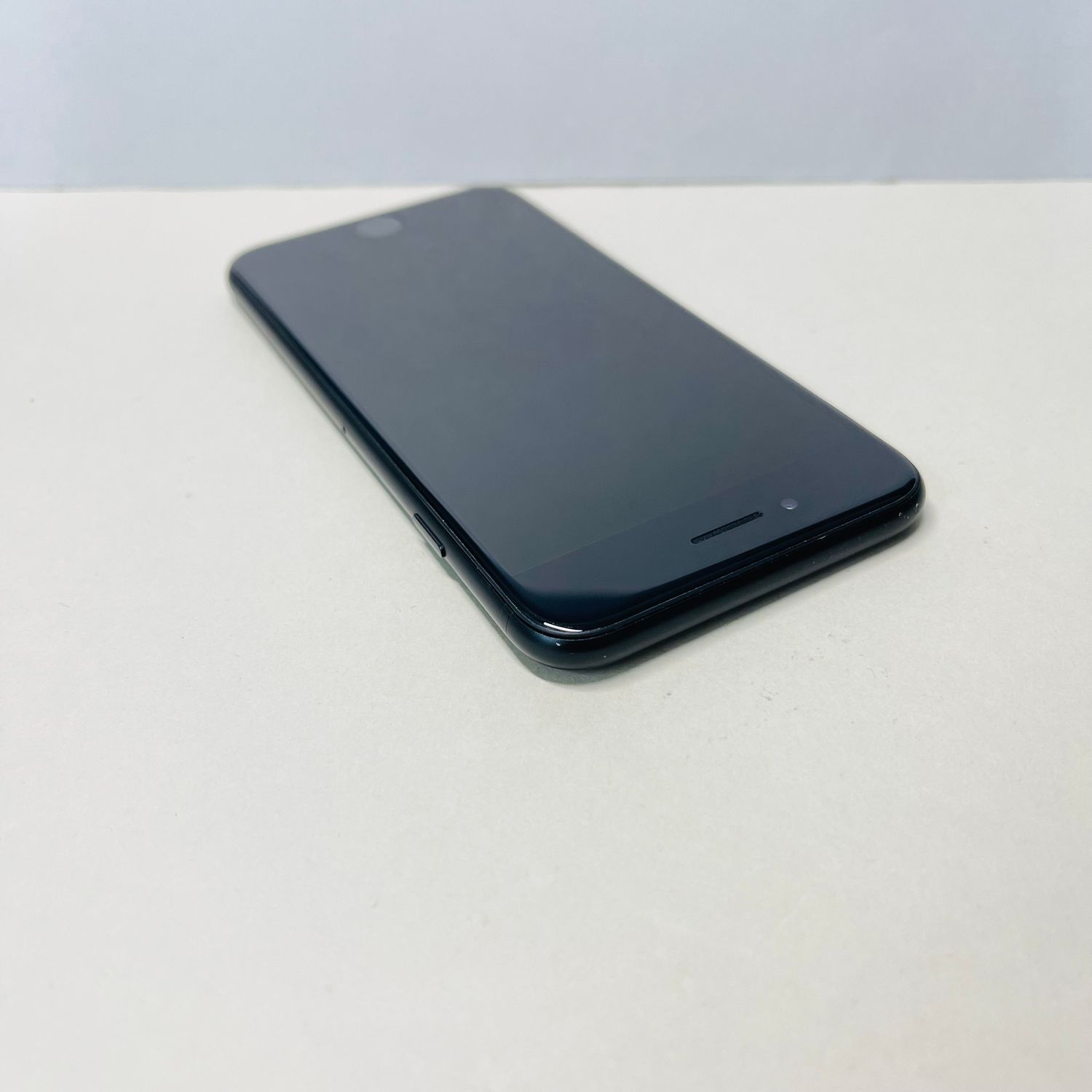 ムスビー｜iphone SE 第2世代 128GB SIMフリ－バッテリー100% 0255