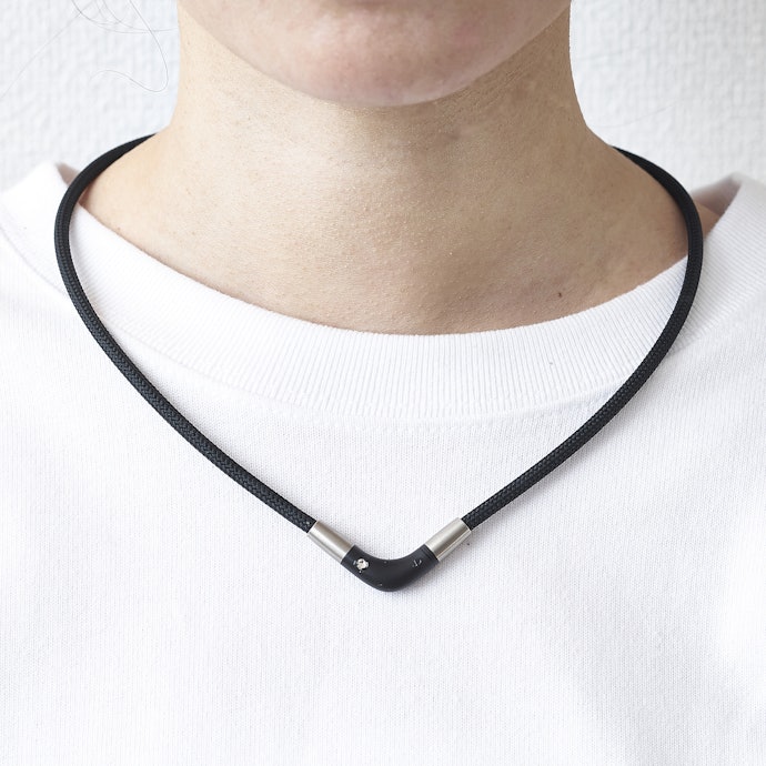 ファイテン RAKUWA磁気チタンネックレス Vタイプをレビュー！クチコミ