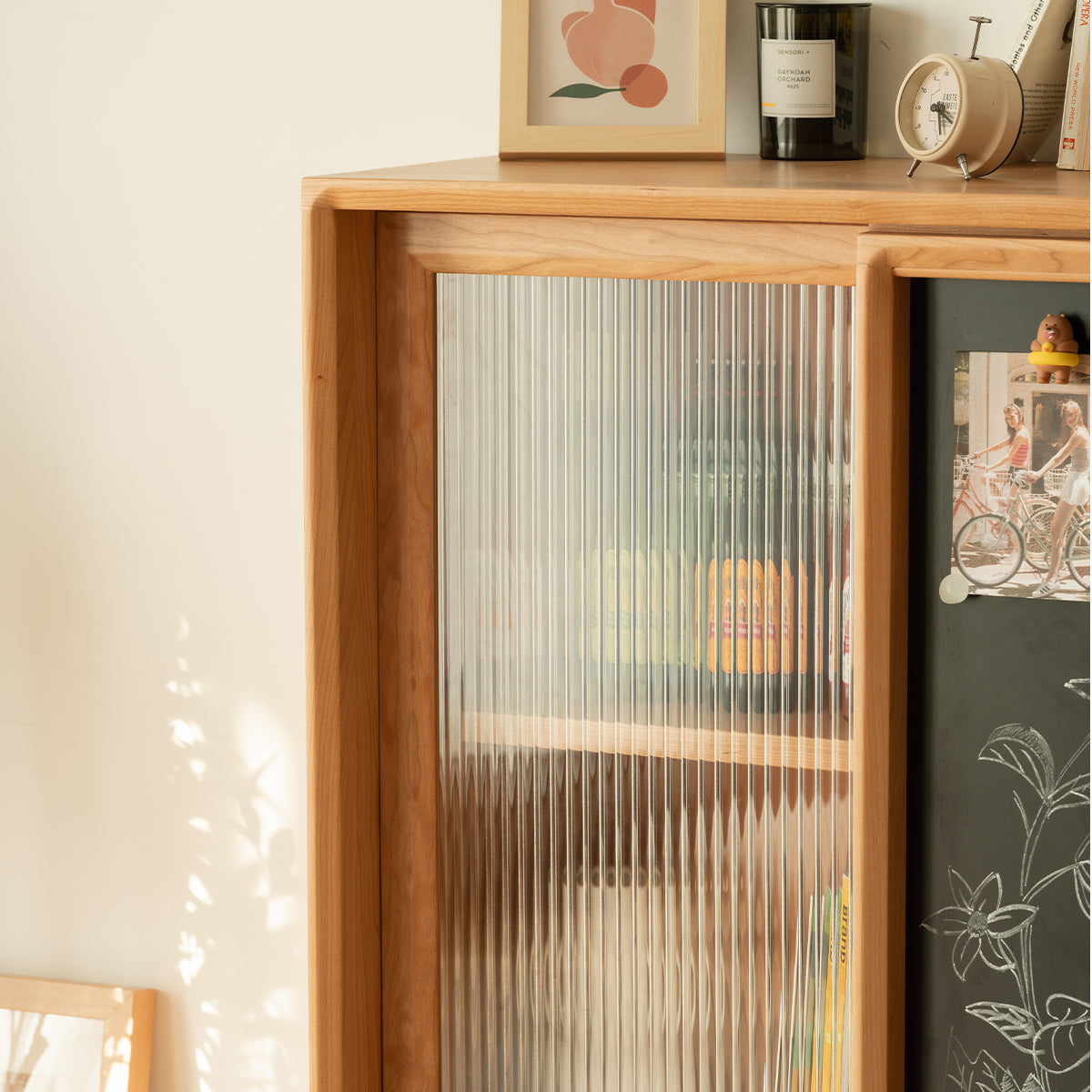 Woody Prime Cherry ブラックボード付きモールガラス扉キャビネット