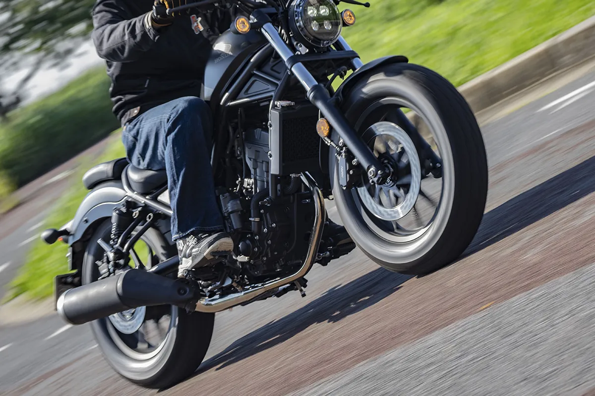 レブル250 Eクラッチでも本領発揮 SP忠男のPOWERBOXパイプは優良