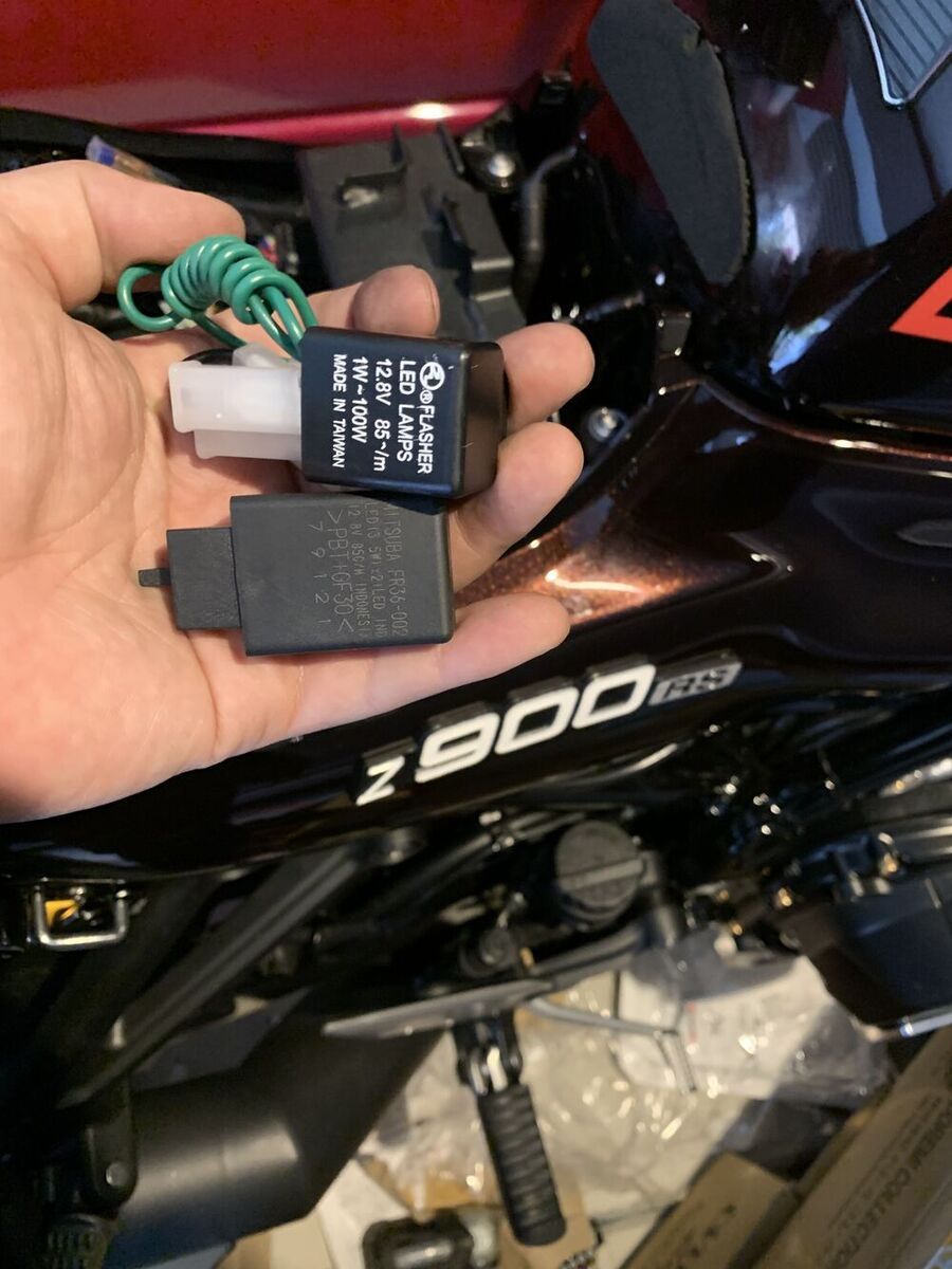 KAWASAKI Z900RS「ロングテールカウル化とテールランプ(ウインカーと