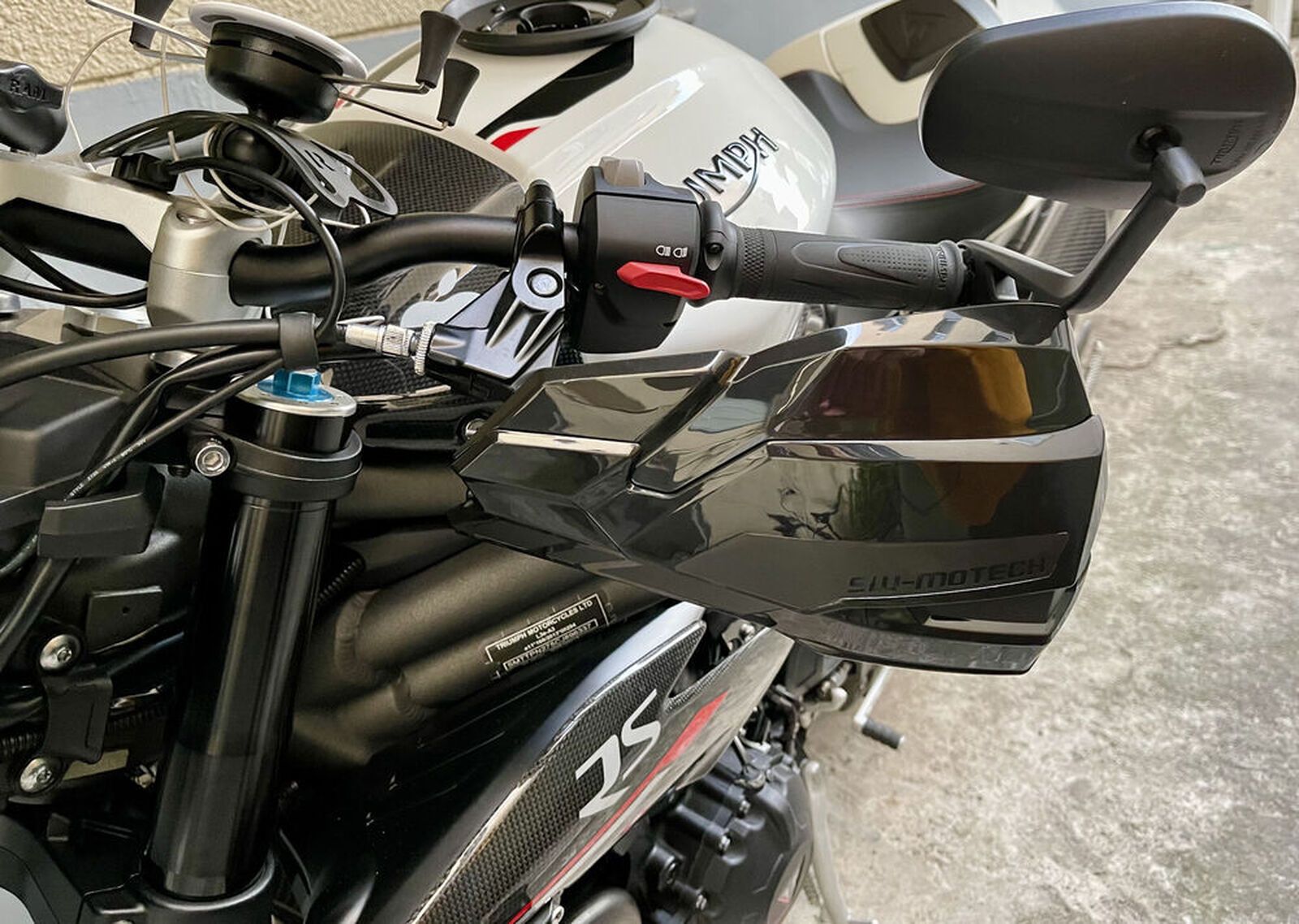 TRIUMPH SPEED TRIPLE RS「SW-MOTECH社製 KOBRAハンドガード