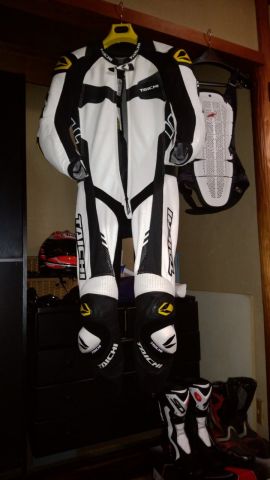 レーシングスーツ・革ツナギからRS TAICHI:アールエスタイチの口コミ