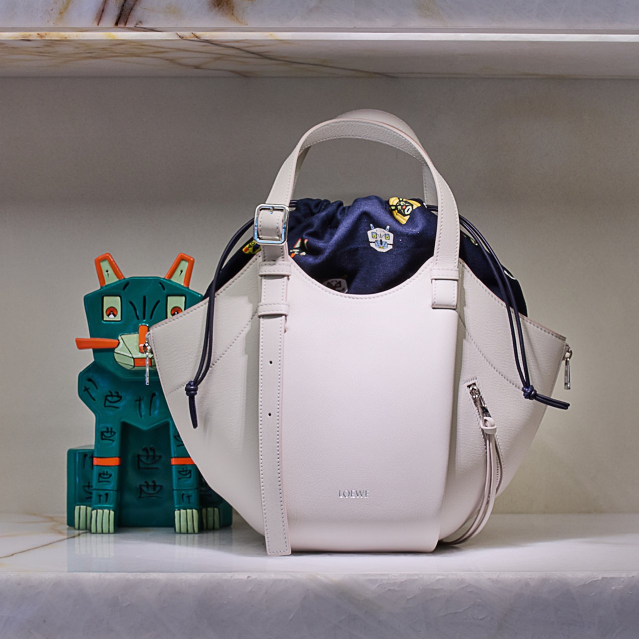 ロエベ】日本最大規模の「カサロエベ銀座」がオープン。新作バッグ