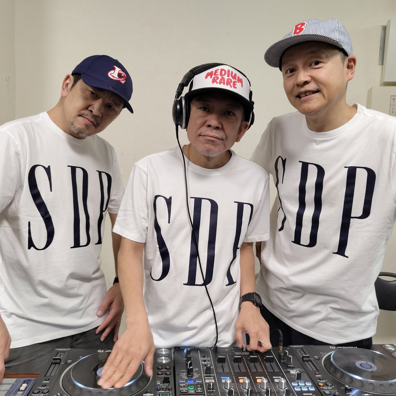 フーディ、Tシャツにポロシャツも!? 「GAP×スチャダラパー」がダンス