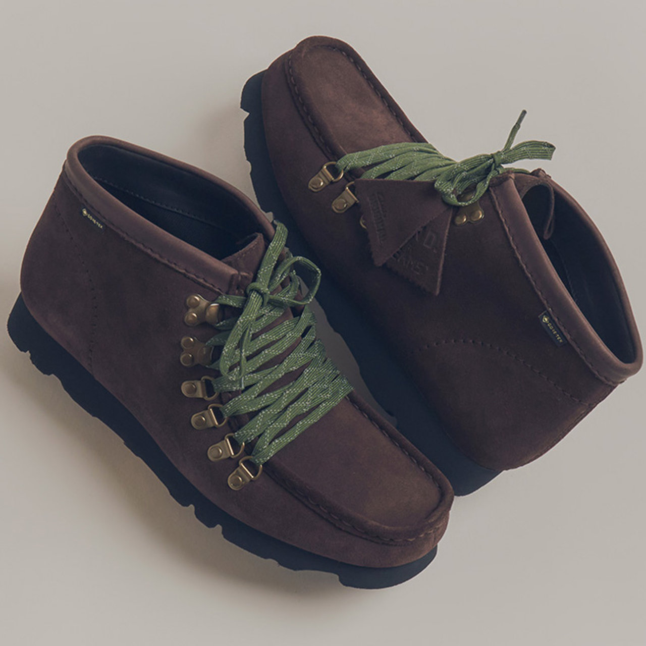 大人のクラークス】ビームスコラボで永久定番「ワラビー」がゴアテック