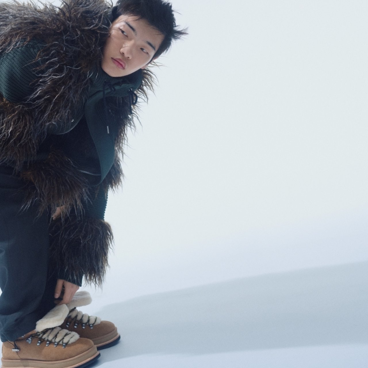 アグ × サカイ】ローファーからブーツまで。シープスキンが映える完売