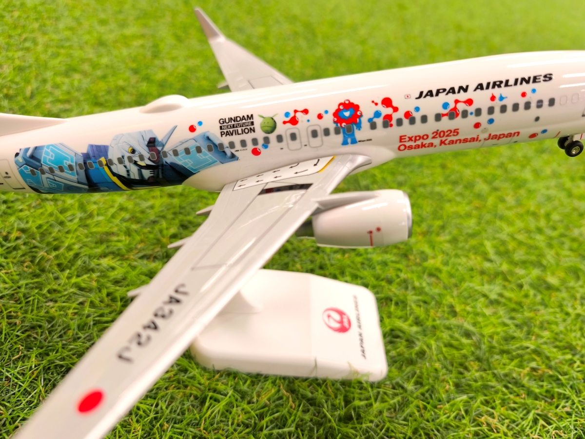 1/130 Boeing 737-800 (JA343J) Japan Airlines (JAL) X Gundam 2025