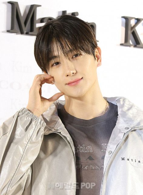 全文】「THE BOYZ」ヒョンジェ、「足首の靭帯負傷」…座ってステージに