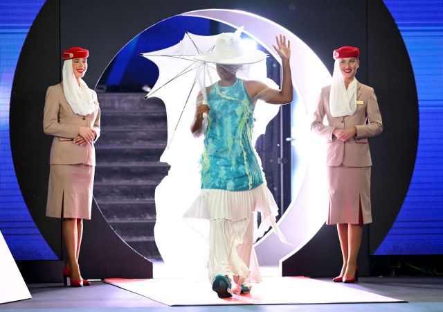 大坂なおみ、全豪オープン初戦で観衆を圧倒！蝶の帽子に星型の傘、超ド