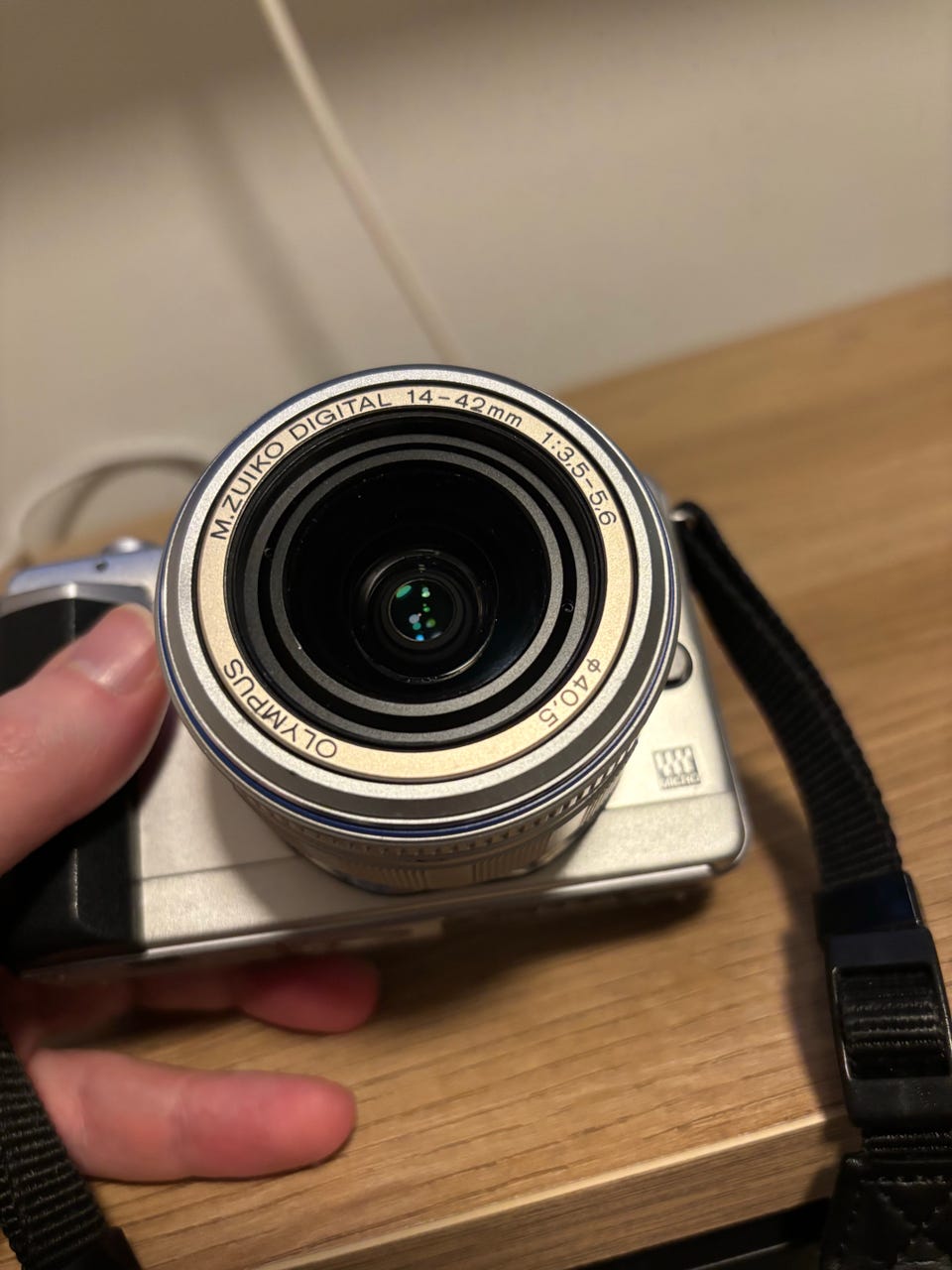 Olympus PEN E-PL1 + Zuiko Digital 14-42mm kit lens | Tori