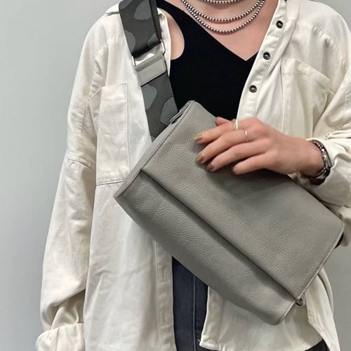 柄ワイドテープショルダーバッグ《本革/軽量470g/ボディバッグ/500ml