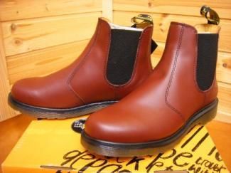 ドクターマーチン] 2976 チェルシーブーツ：チェリーレッド ～俗称