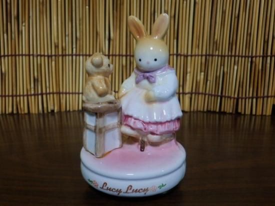 セキグチ 陶器製 オルゴール置物（ルーシールーシー） - 「宝の森