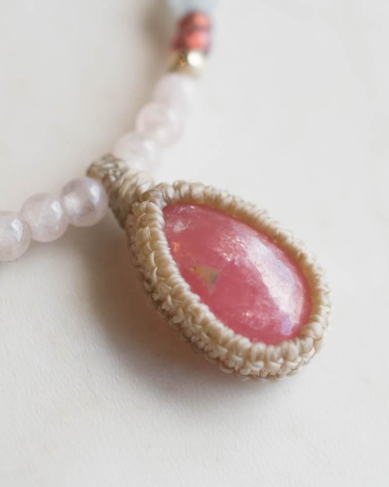 インカローズ／マクラメブレスレット - 天然石＋マクラメアクセサリー