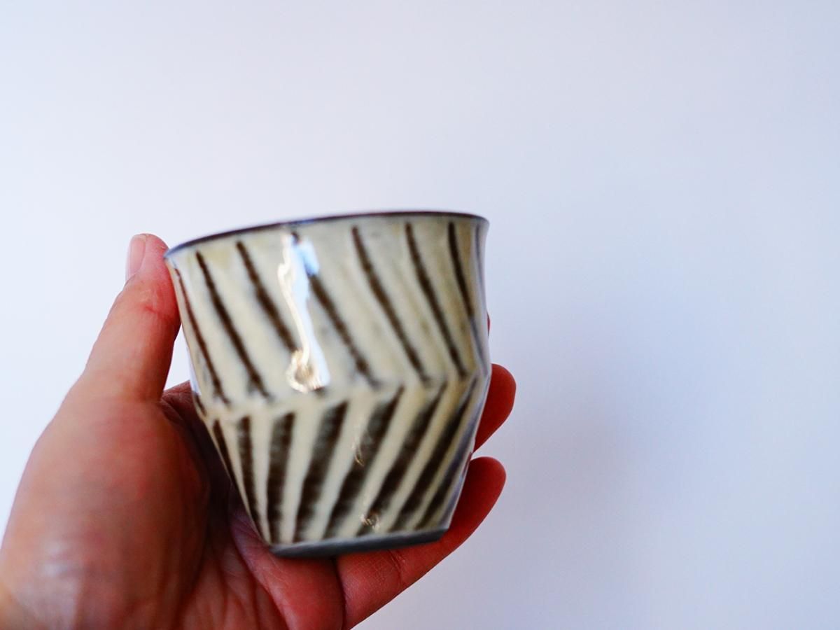 焼酎呑型湯のみ 打ち刷毛目 | 小鹿田焼 黒木昌伸窯| うつわと灯り